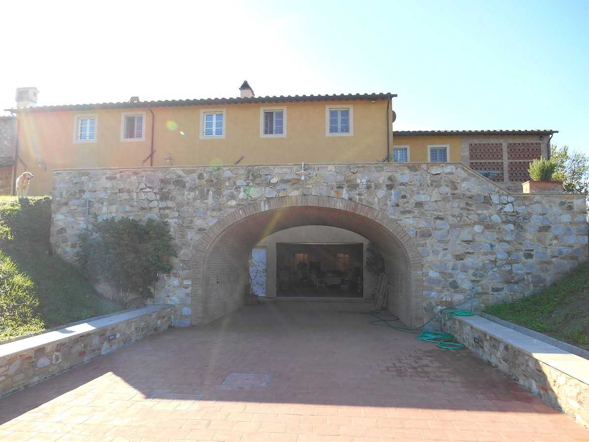 rumah dalam Montecarlo, Tuscany 10094617