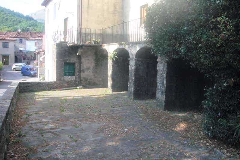House in Bagni di Lucca, Tuscany 10094713