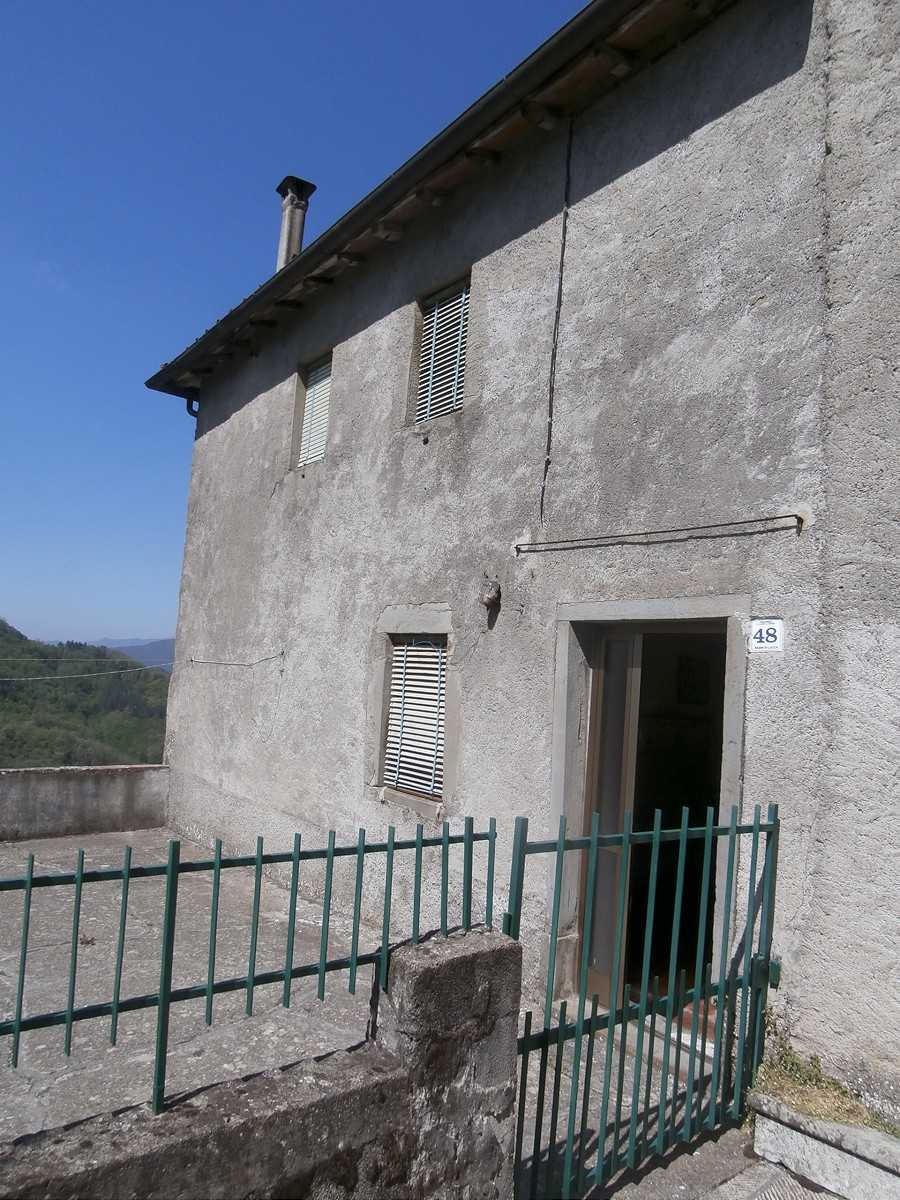 Talo sisään Bagni di Lucca, Toscana 10094743
