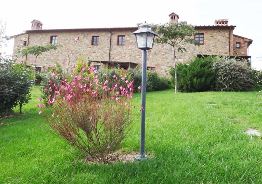 Condominium in San Gimignano, Toscane 10094803