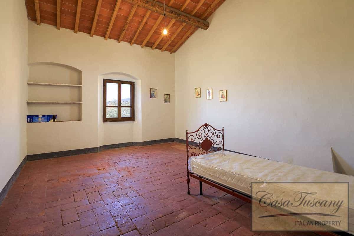 House in Castelfranco Di Sopra, Tuscany 10094834