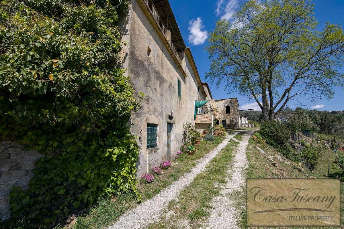 House in Lamporecchio, Tuscany 10094893