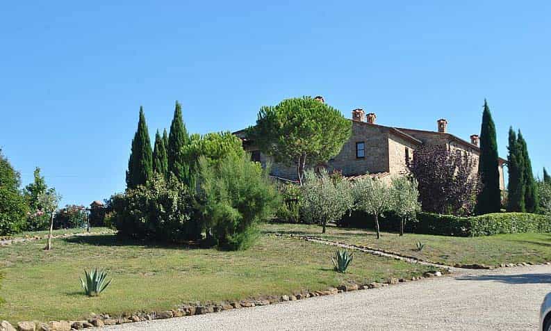 Condominium in Volterra, Tuscany 10094914