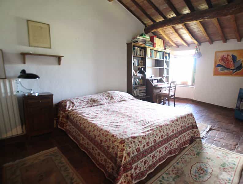 بيت في Volterra, Tuscany 10094963