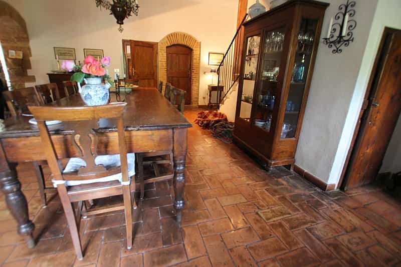 Rumah di Volterra, Tuscany 10094963