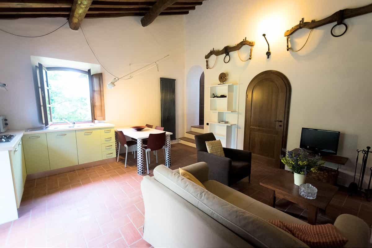 Talo sisään Montecerboli, Tuscany 10094999