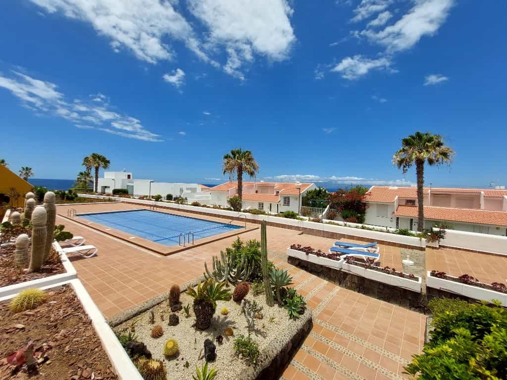 Condominium in Guia de Isora, Canary Islands 10095003