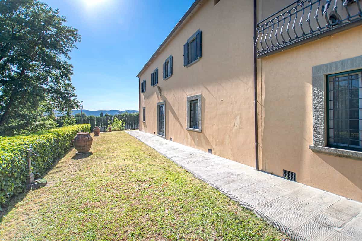 House in Arezzo, Tuscany 10095007