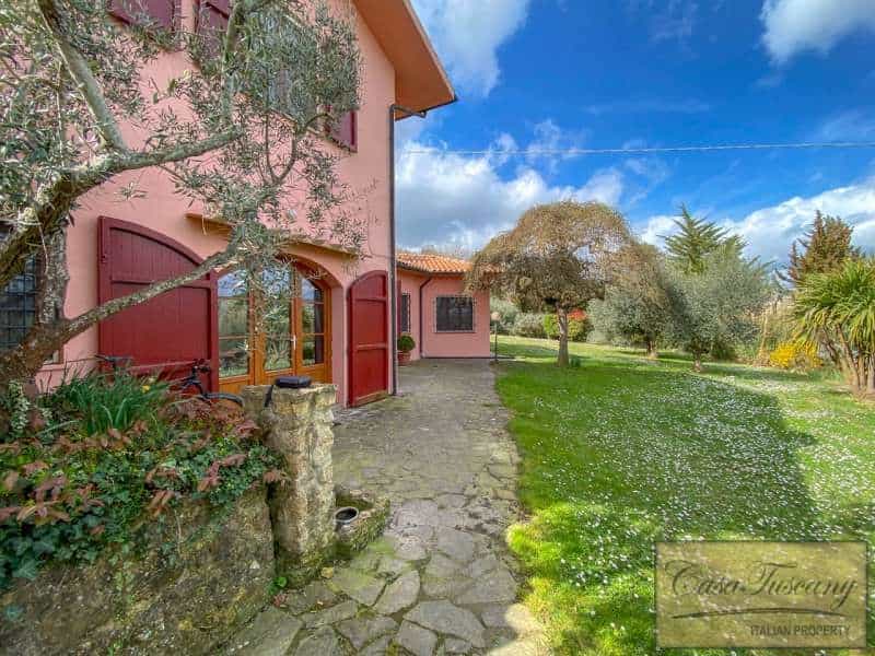 House in Montescudaio, Tuscany 10095013