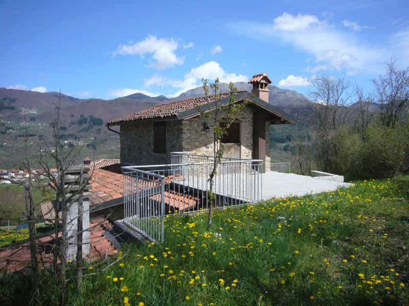 Condominium dans Camporgiano, Tuscany 10095018