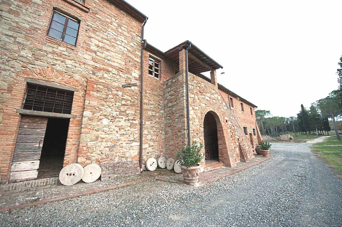 Condominium in Peccioli, Tuscany 10095047