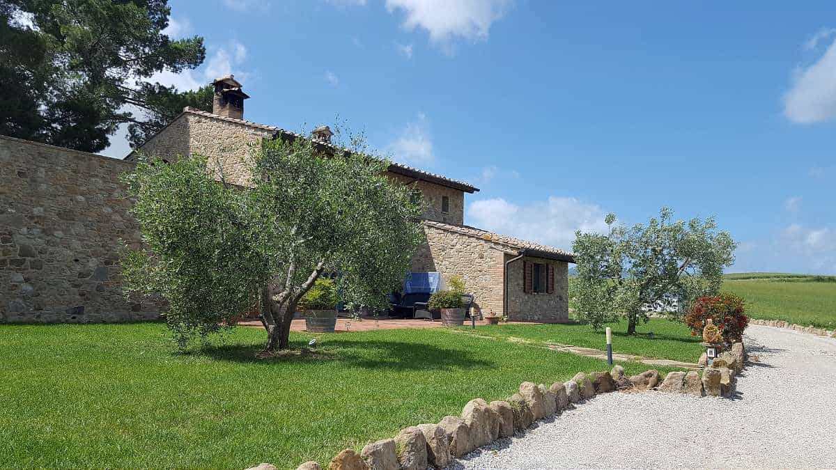 Condominium in Volterra, Tuscany 10095064