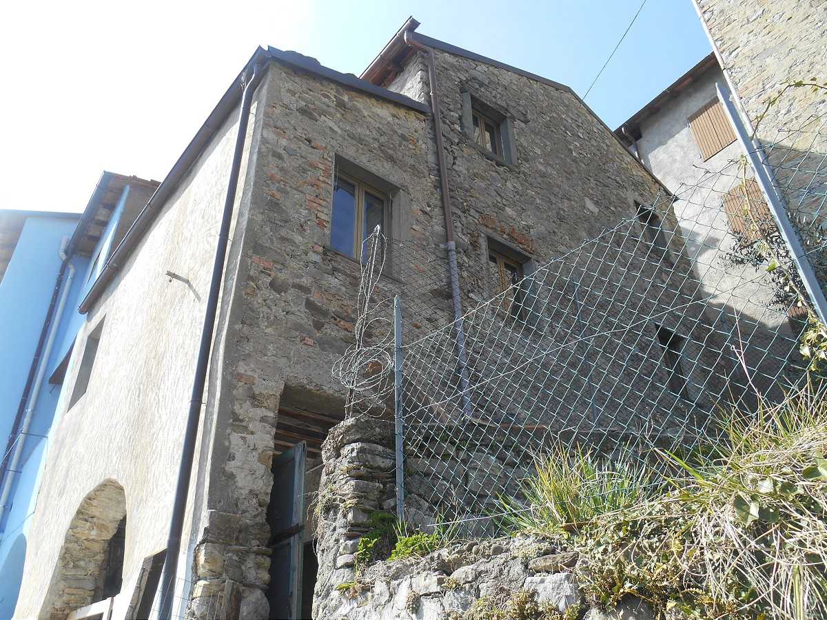 House in Bagni Di Lucca, Tuscany 10095135