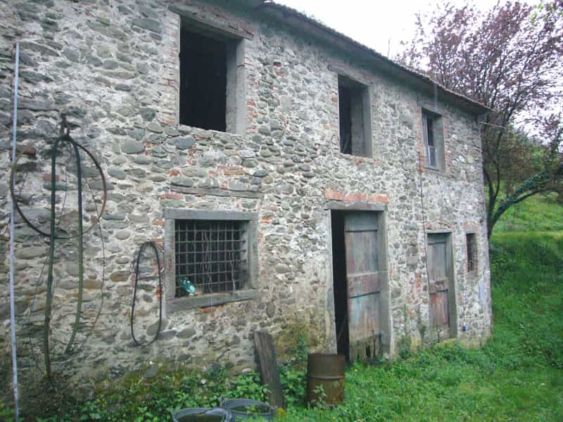 Dom w Borgo i Mozzano, Toskania 10095160