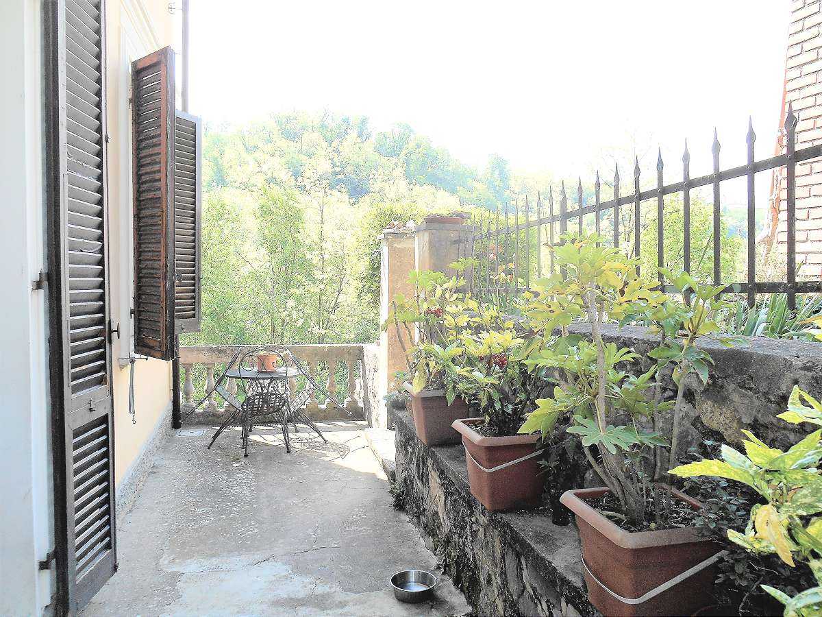 rumah dalam Barga, Tuscany 10095181