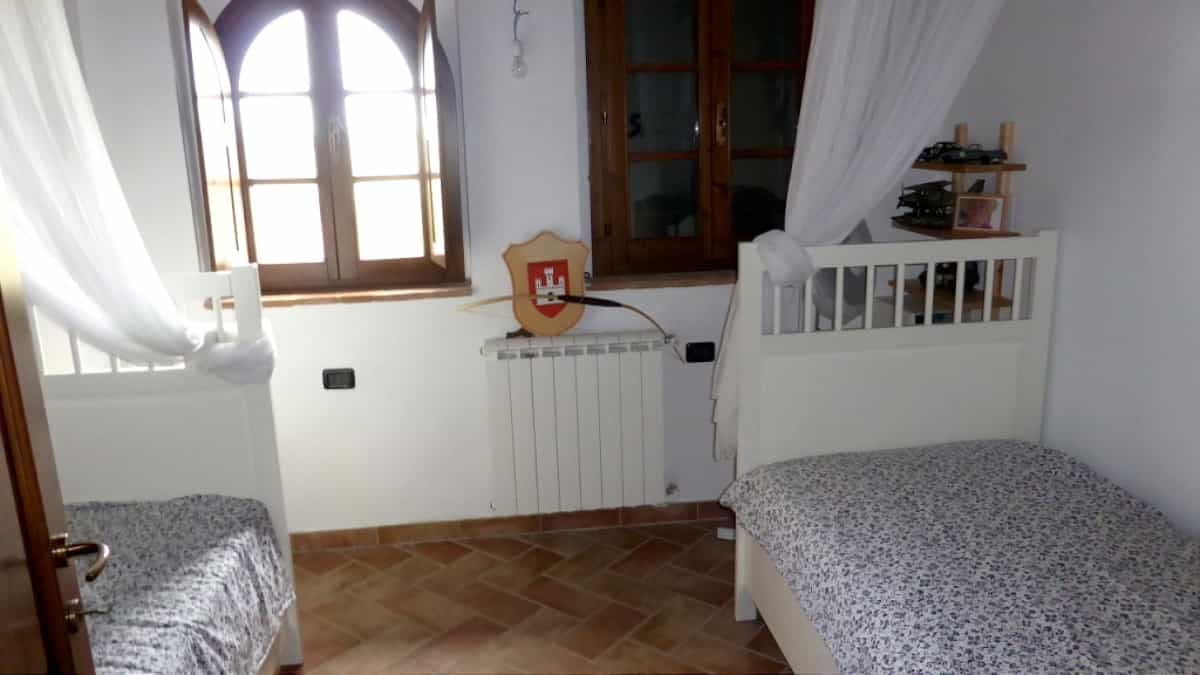 Condominium dans Palaia, Tuscany 10095192