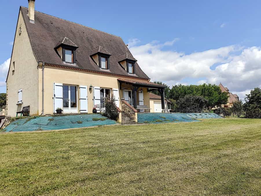 House in Mouzens, Nouvelle-Aquitaine 10095360