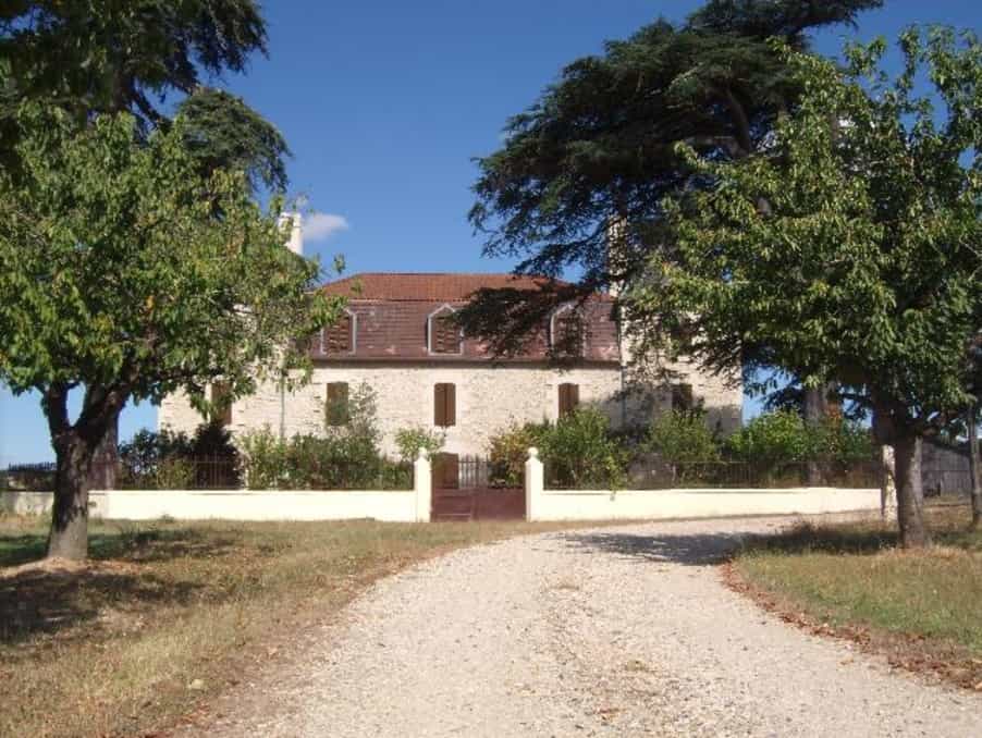 σπίτι σε Moustier, Nouvelle-Aquitaine 10095614