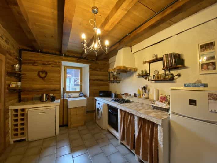 House in Le Biot, Rhone-Alpes 10096434