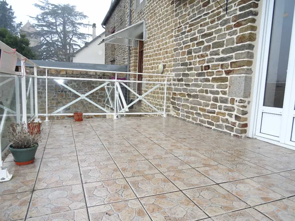 Casa nel Saint-Hilaire-du-Harcouet, Basse-Normandie 10096440