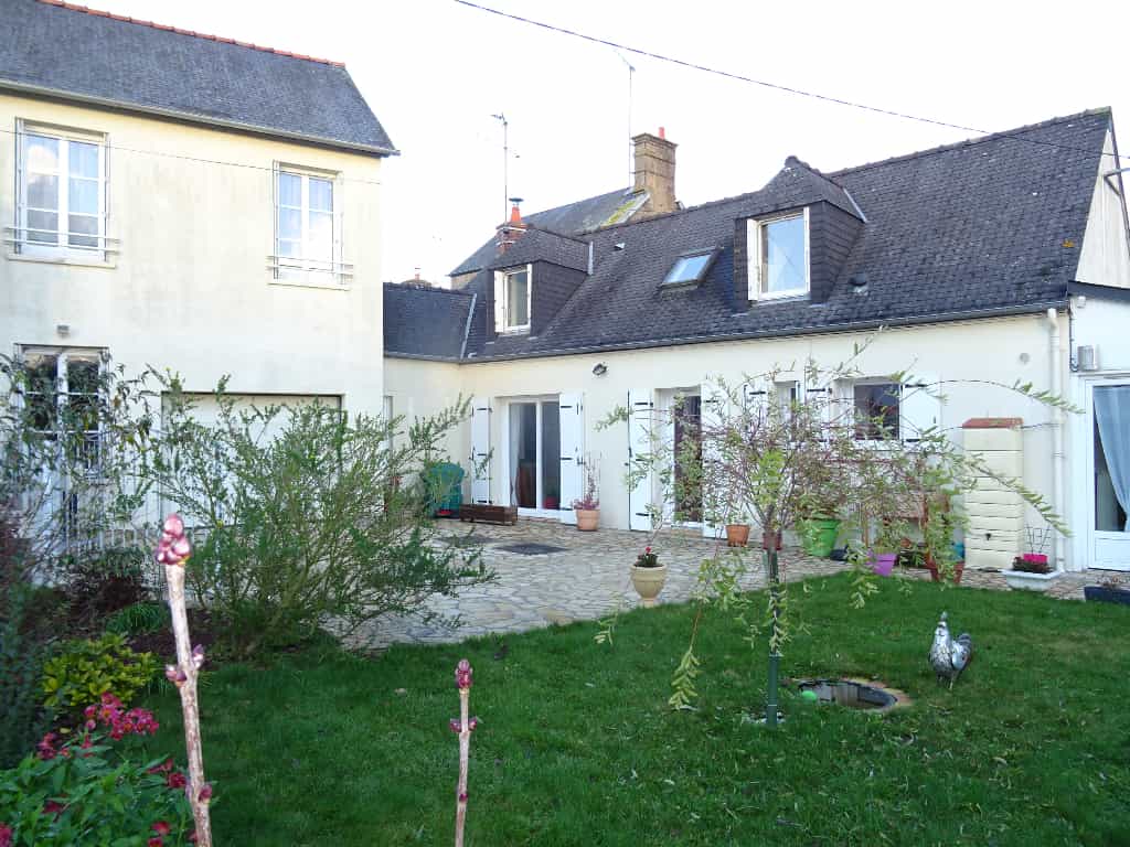 Rumah di Louvigne-du-Gurun, Bretagne 10096591