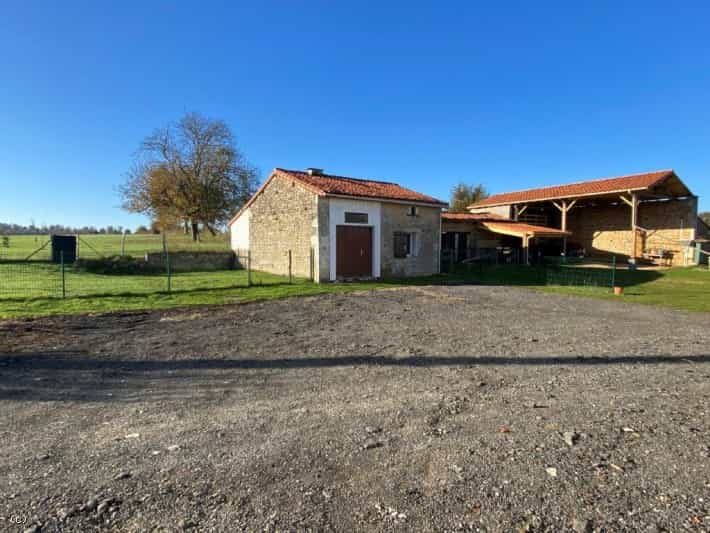 σπίτι σε Condac, Poitou-Charentes 10096682
