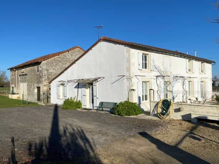 σπίτι σε Condac, Nouvelle-Aquitaine 10096682
