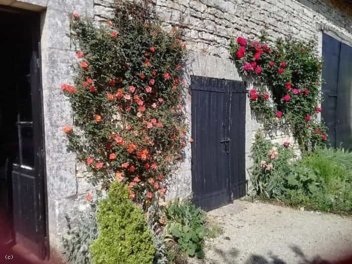 σπίτι σε Saint-Gaudent, Poitou-Charentes 10096771