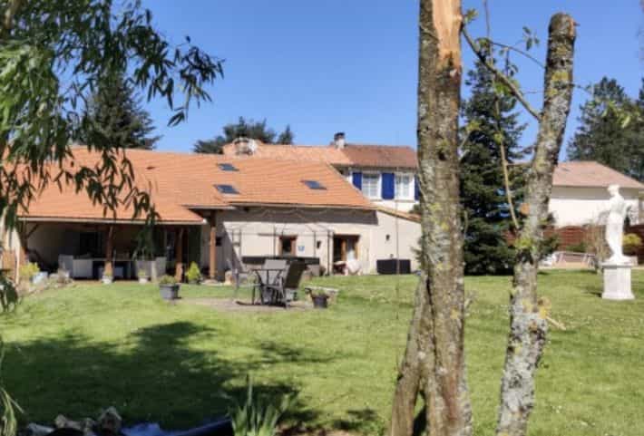 Hus i Sommieres-du-Clain, Nouvelle-Aquitaine 10096779