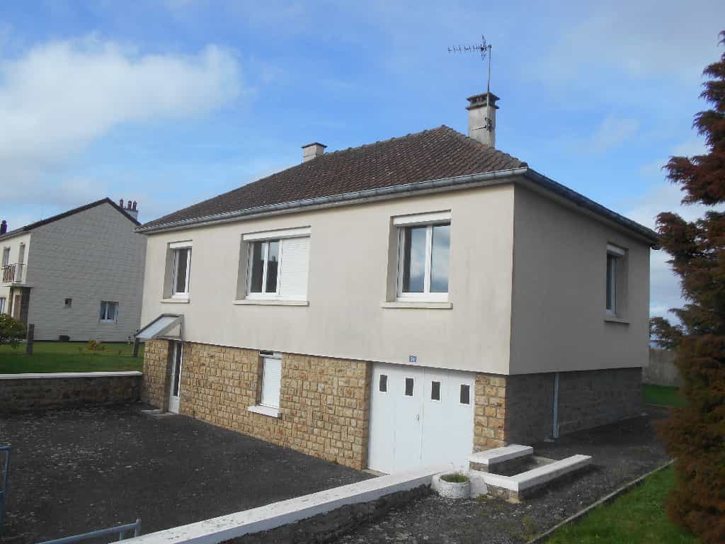 House in Saint-Martin-de-Landelles, Normandie 10096846