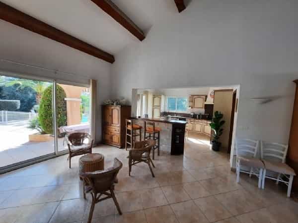 σπίτι σε Roujan, Languedoc-Roussillon 10096935