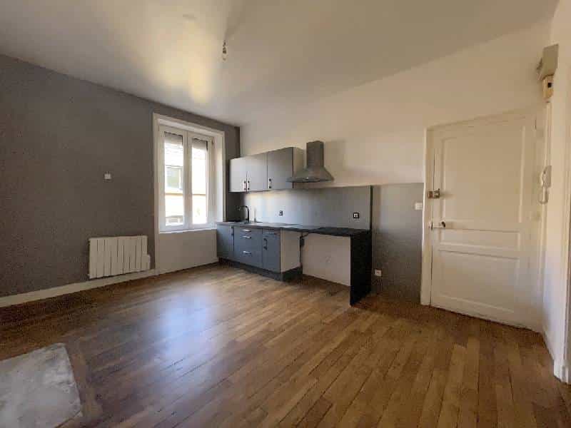 公寓 在 Fougeres, Bretagne 10096953