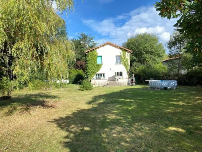 House in Cellefrouin, Nouvelle-Aquitaine 10097142