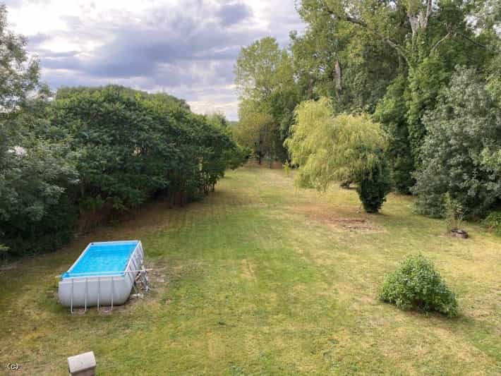 House in Cellefrouin, Nouvelle-Aquitaine 10097142
