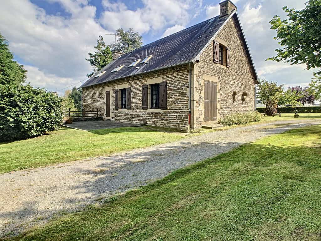 房子 在 Saint-Hilaire-du-Harcouet, Basse-Normandie 10097164