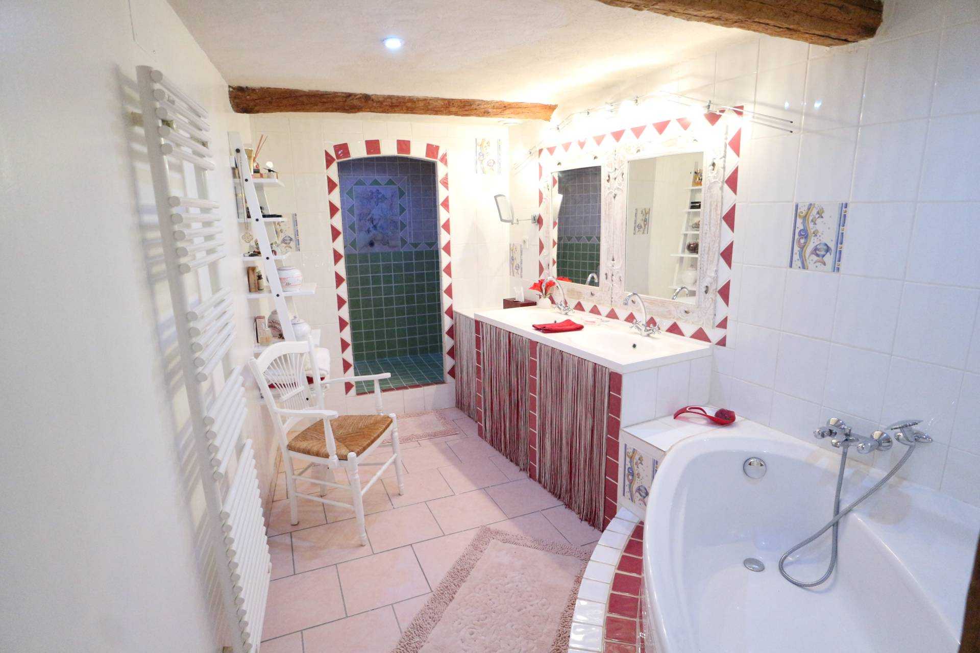 Casa nel La Motte, Provence-Alpes-Cote d'Azur 10097332