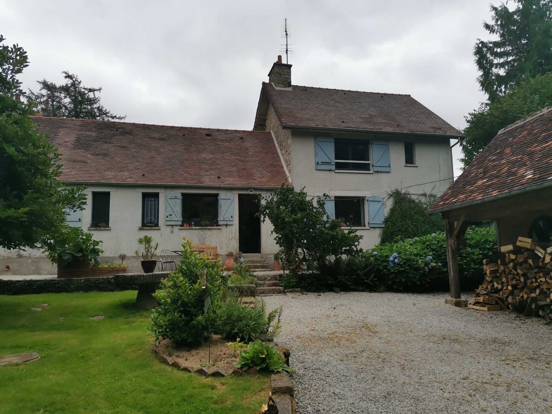 Dom w Domfront, Normandie 10097335