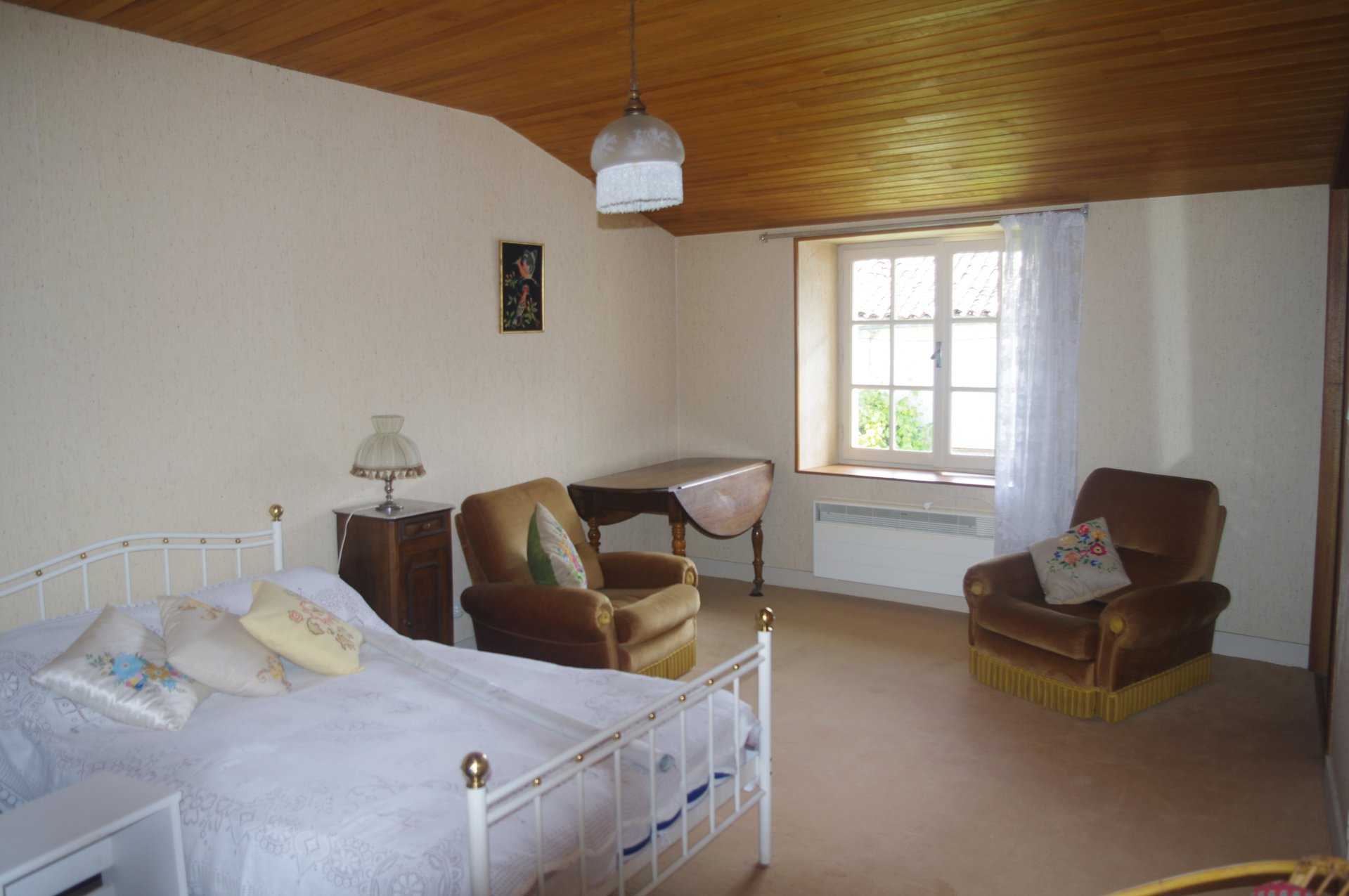 Huis in Verteuil-sur-Charente, Nouvelle-Aquitaine 10097551