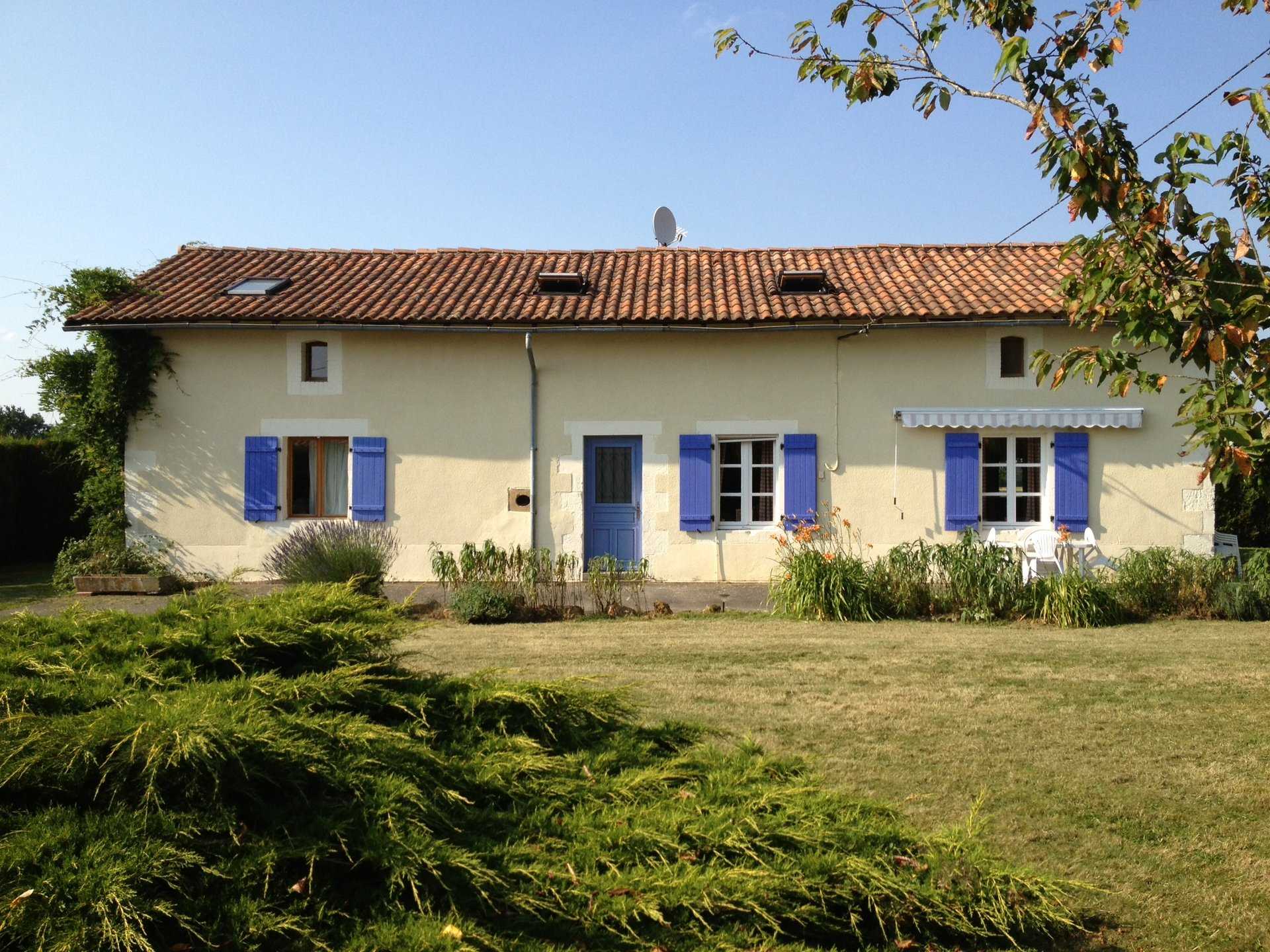 жилой дом в Confolens, Nouvelle-Aquitaine 10097565