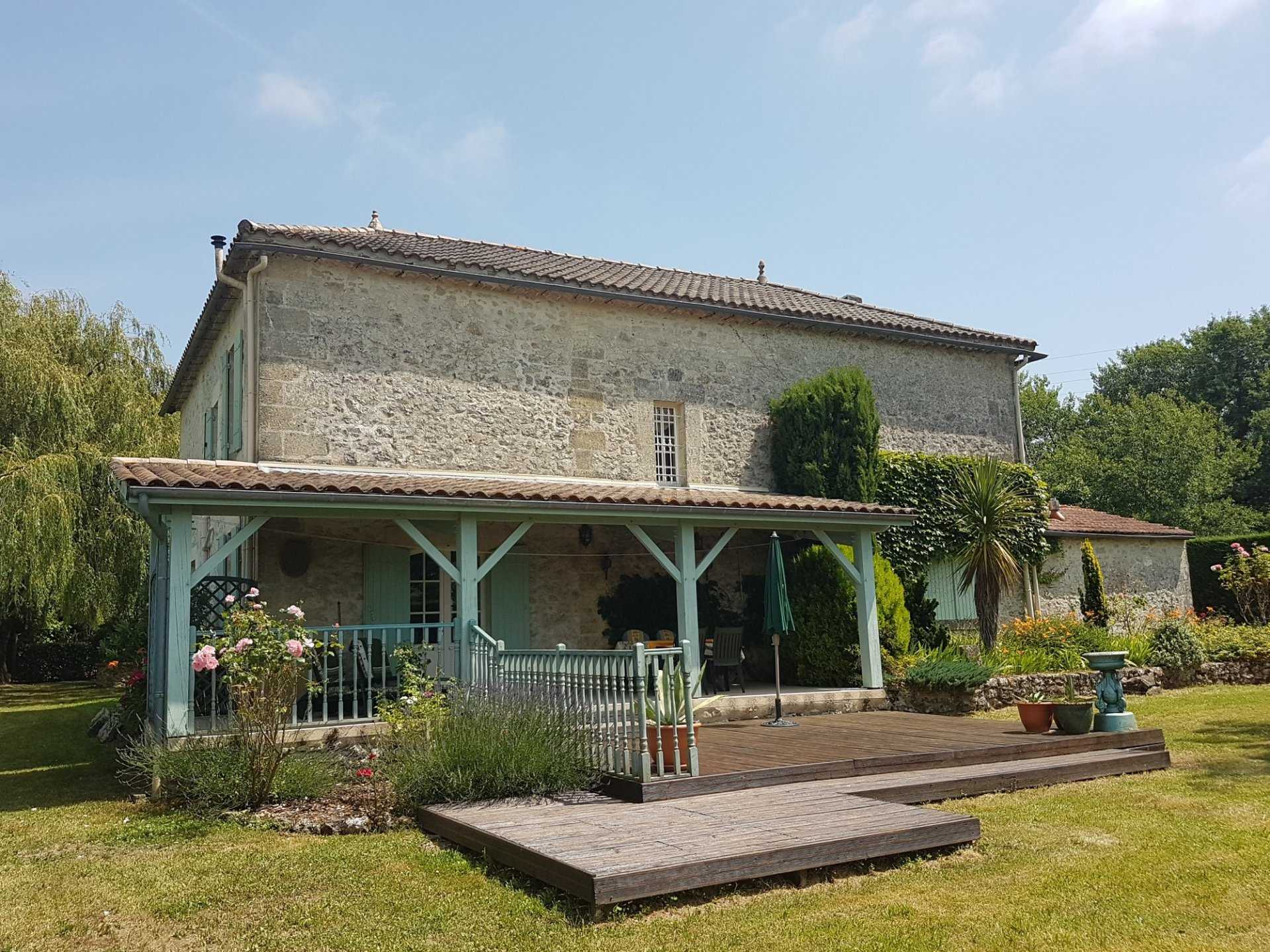 House in Branne, Nouvelle-Aquitaine 10097566