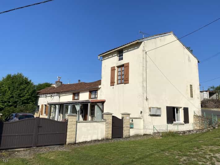 House in Bioussac, Nouvelle-Aquitaine 10097658