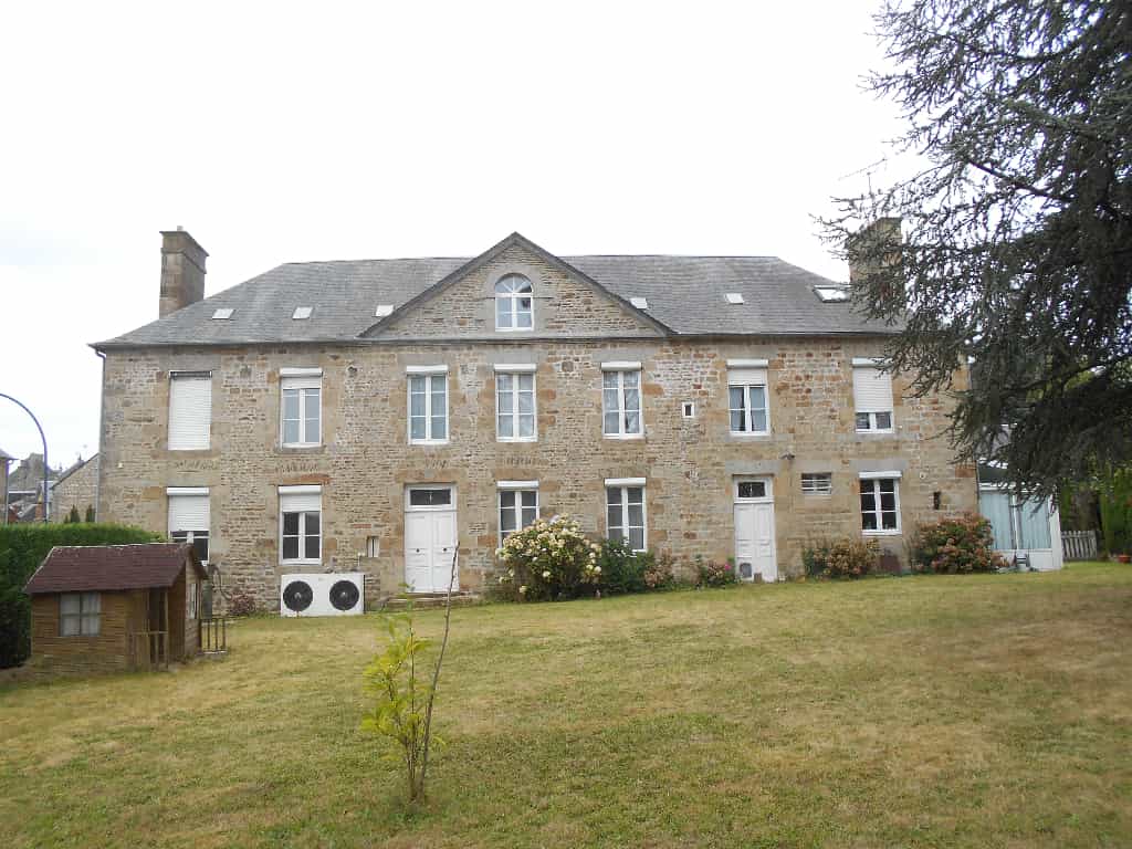 Dom w Sainte-Marie-du-Bois, Normandie 10097731
