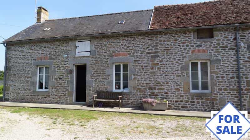House in Saint-Pierre-des-Nids, Pays-de-la-Loire 10097792