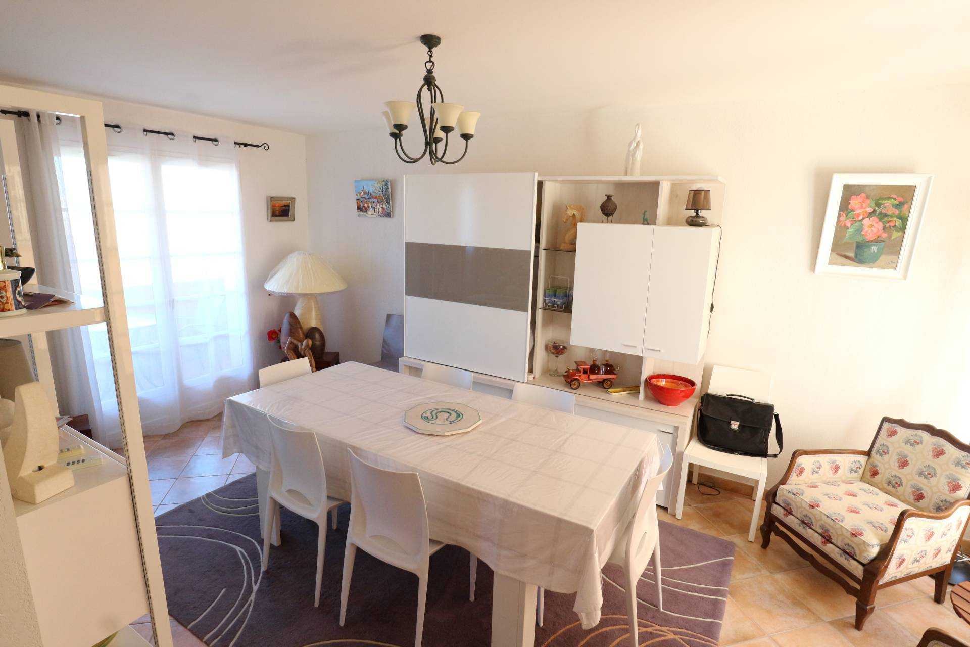 rumah dalam Roquebrune-sur-Argens, Provence-Alpes-Cote d'Azur 10097843
