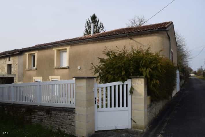 Будинок в Mansle, Poitou-Charentes 10097939