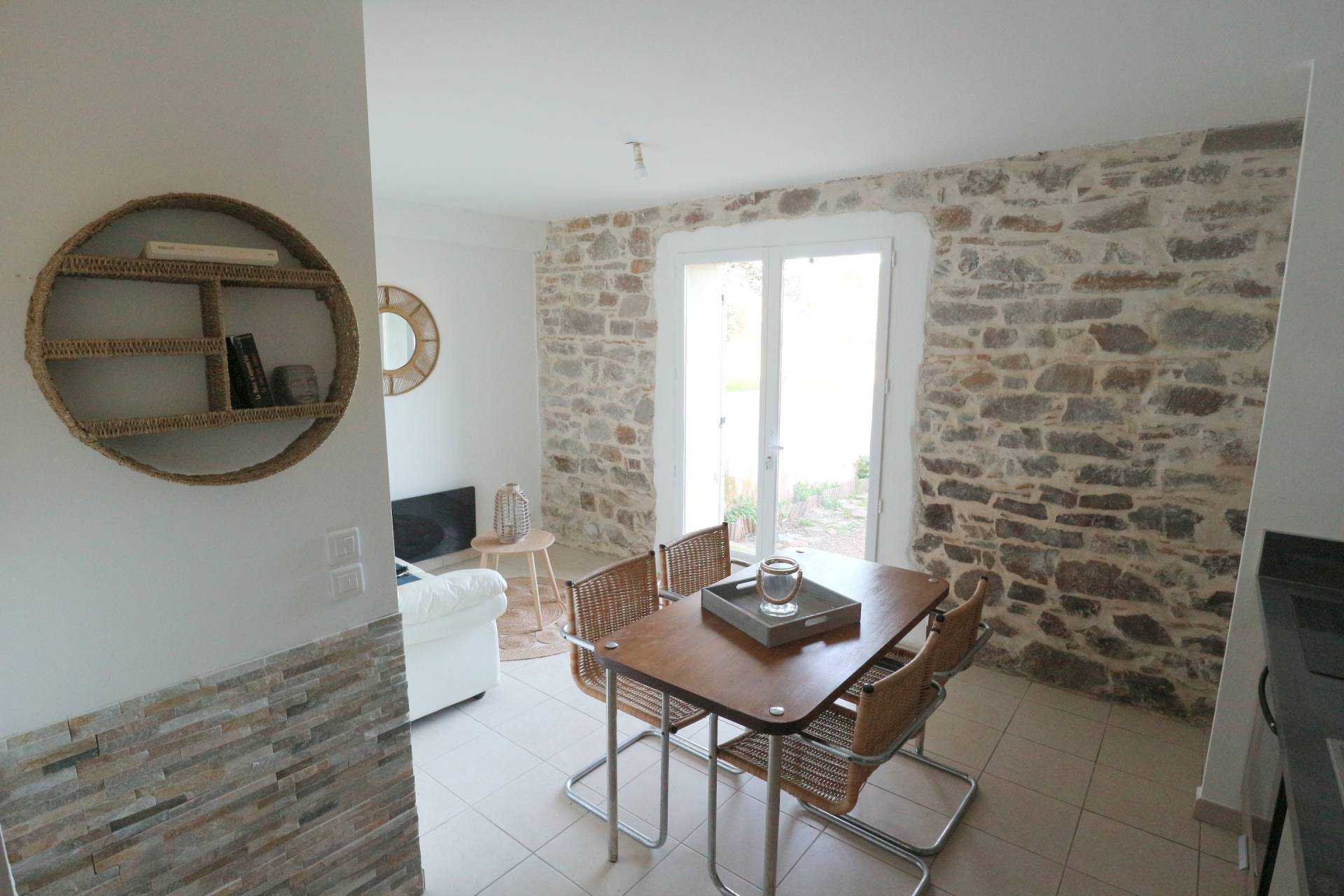 Condominium in Roquebrune-sur-Argens, Provence-Alpes-Cote d'Azur 10097942