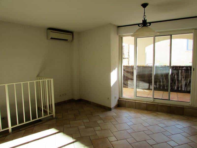 Condominium in Callas, Provence-Alpes-Cote d'Azur 10097975