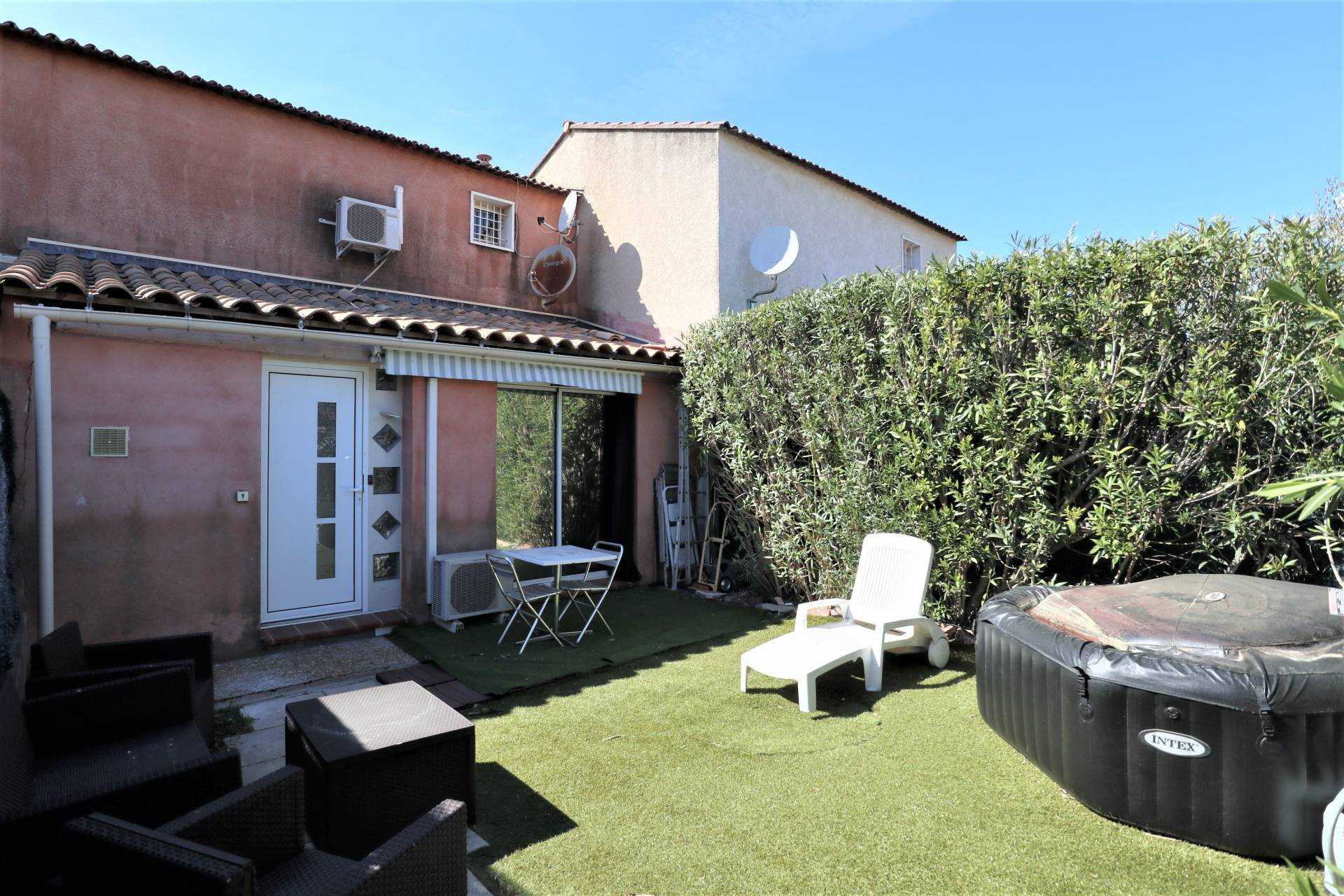 casa no Roquebrune-sur-Argens, Provença-Alpes-Costa Azul 10097980