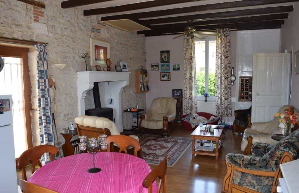 House in Civray, Poitou-Charentes 10097991