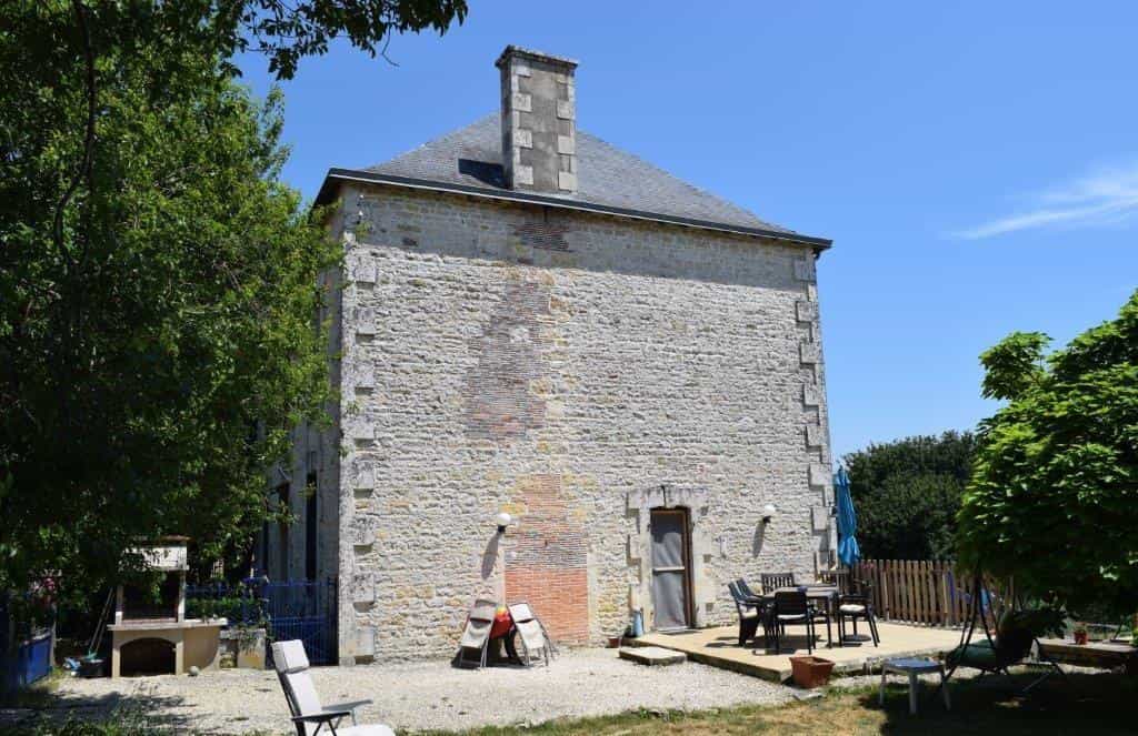 Dom w Civray, Poitou-Charentes 10097991